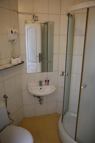 Vonios kambarys apgyvendinimo įstaigoje Guesthouse Yildiz 2
