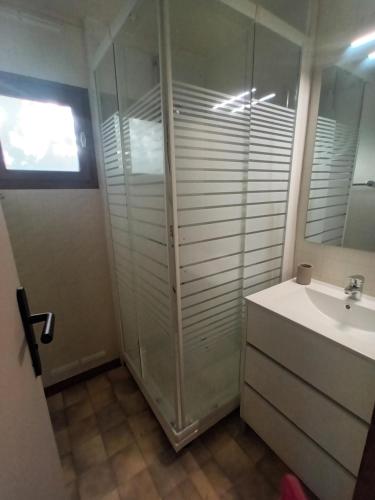 Ένα μπάνιο στο mobile home dans un coin de paradis