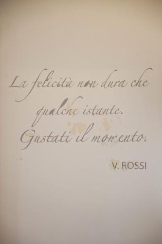 a letter with handwriting on a white wall at La Dimora del Conte in Pescara
