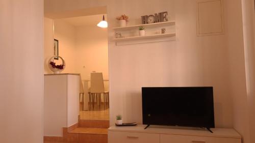 Μια τηλεόραση ή/και κέντρο ψυχαγωγίας στο Apartmani B&S