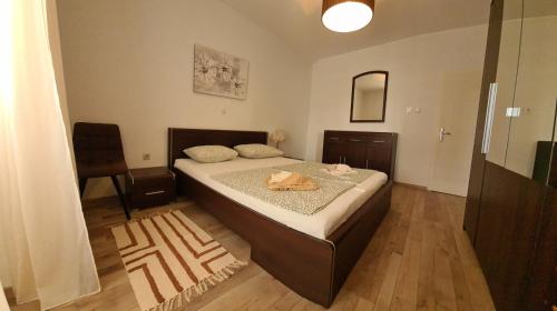 Ένα ή περισσότερα κρεβάτια σε δωμάτιο στο Apartmani B&S