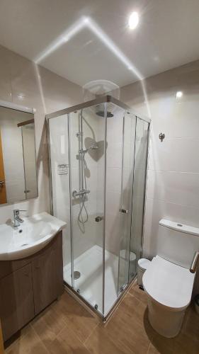 Bedroom with private bathroom in the city center, next to the subway