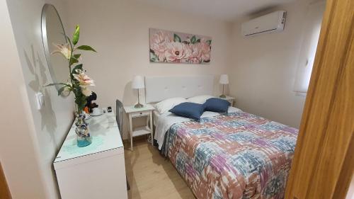 Bedroom with private bathroom in the city center, next to the subway