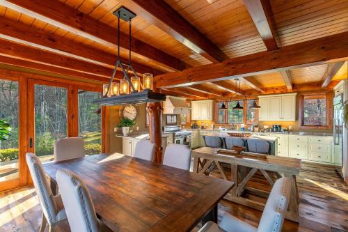 Χώρος καθιστικού στο Bailey's Creek Lodge