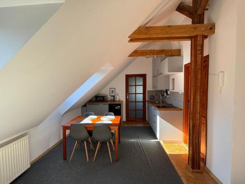 Kuchyňa alebo kuchynka v ubytovaní Apartament na poddaszu