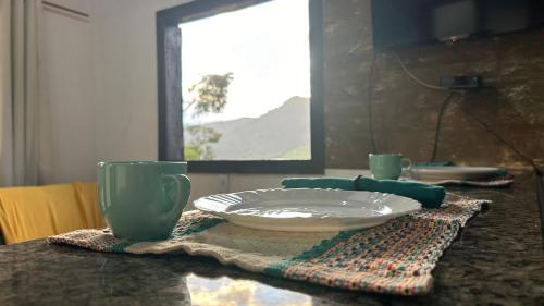 Nespecifikovaný výhled na hory nebo výhled na hory při pohledu z chaty