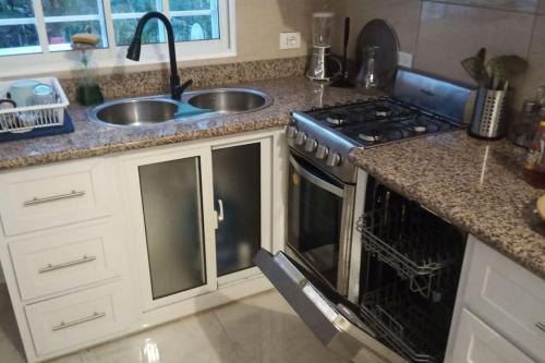 Kuchyň nebo kuchyňský kout v ubytování CasaMia RD B&B