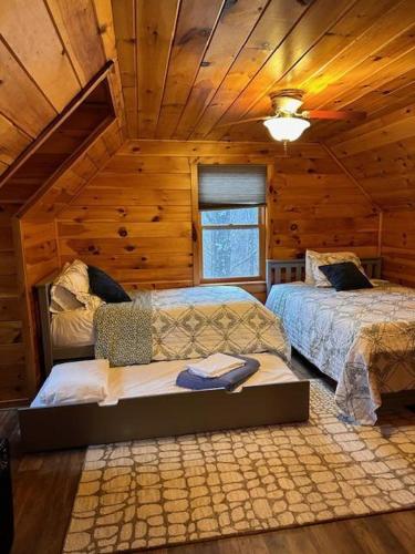 Una cama o camas en una habitación de Buck Ridge