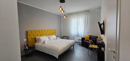 Postel nebo postele na pokoji v ubytování BLQ Speakeasy Rooms