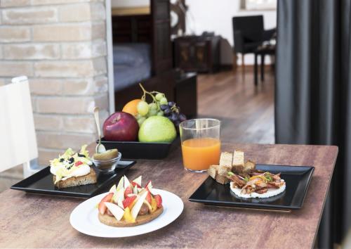 セニガッリアにあるFinis Africae Hotelのテーブル(2皿分の食べ物とオレンジジュース1杯付)