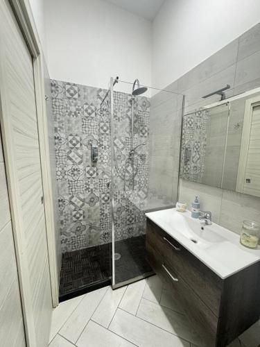 a bathroom with a shower and a sink at Tommy's Apartment in Pompei