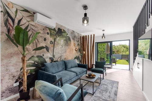 NEW Casa Familia with Frontyard, Backyard and great bbq!