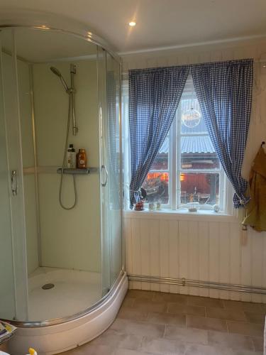 a bathroom with a shower and a window at Skäret in Åkerö