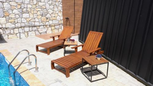 Bazén v ubytování Blisku do Gradot - Riverfront Luxury Cabins nebo v jeho okolí
