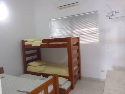 Poschodová posteľ alebo postele v izbe v ubytovaní Casa Nahomy