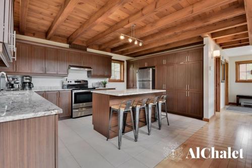 Η κουζίνα ή μικρή κουζίνα στο B-Évasion Chalet avec spa sauna