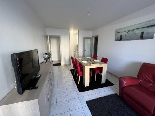 Appartement T3 rénové avec loggias, à deux pas de la mer et des commerces, parking privé inclus! - FR-1-324A-64