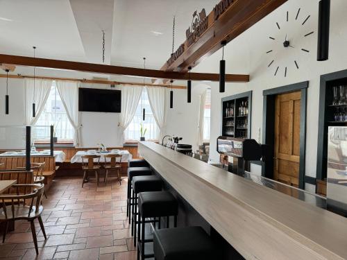 Restaurace v ubytování Gasthof zum Neubauer