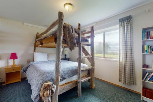 En eller flere senge i et værelse på Eastside Beachside Greenbank Getaway