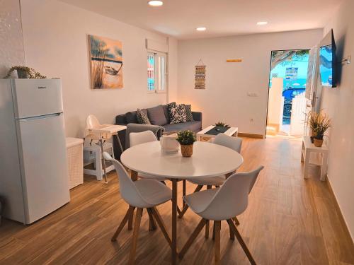 a kitchen and living room with a table and chairs at La casita de Mercedes in Málaga