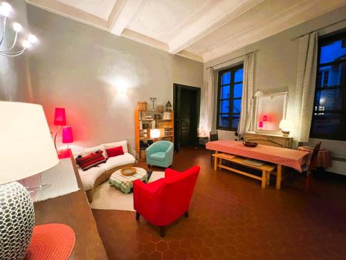 a living room with a couch and a table at Palais des Papes - Spacious Historic Apartment in Private Mansion ! Free PARKING Nearby ! Spacieux Appartement Historique dans Hôtel Particulier ! PARKING à proximité Offert ! in Avignon