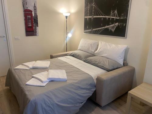 a bed in a room with two towels on it at Appartamento Anna - Comfort e Stile in Centro Storico in Imola