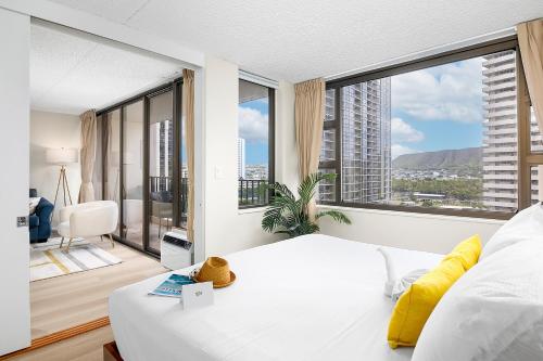 Newly Renovated ,1 Block to Waikiki Beach, Free Parking_2