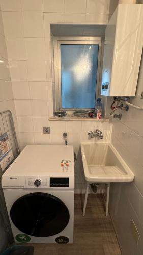 a small kitchen with a sink and a dishwasher at Solymar Ático Residencial las Pirámides con Piscina in Murcia