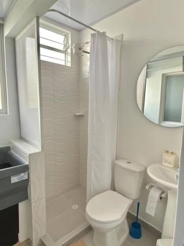 Un baño de Apartaestudio Chiqui-house