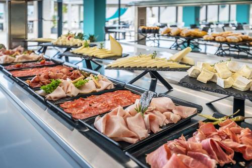 ホテルの敷地内または近くでの食事または食べ物