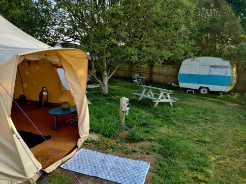Gallery image of Luna Tent Secret garden Glamping in Stubton