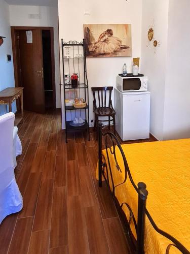 Kuchyň nebo kuchyňský kout v ubytování L'ISOLA AeR B&B
