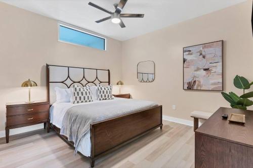 a bedroom with a bed and a ceiling fan at FL King Velvet Suite- 3bdrm/2Bath-2000 sq ft in Orlando