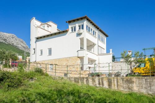 Apartments with parking space Kastel Kambelovac, Kastela - 21027