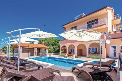 Family-friendly apartments with swimming pool Novi Vinodolski - 22488