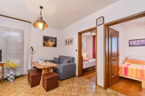 Apartments with a parking space Losinj, Losinj - 23160