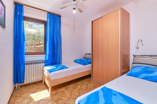 Apartments with a parking space Losinj, Losinj - 23160