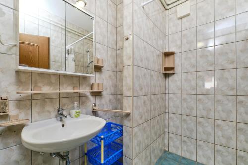 Apartments with a parking space Losinj, Losinj - 23160