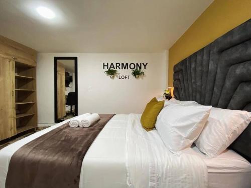 Кровать или кровати в номере Harmony loft - Wifi de 200Mbp Cercano a todo