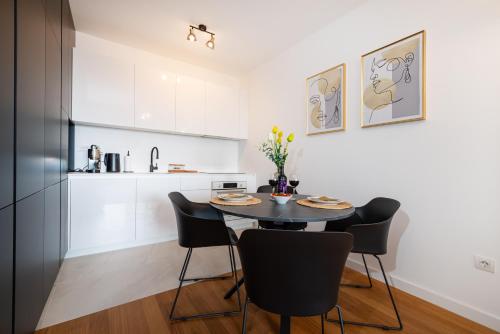 Central apartment with garage Zadar