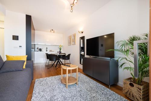Central apartment with garage Zadar