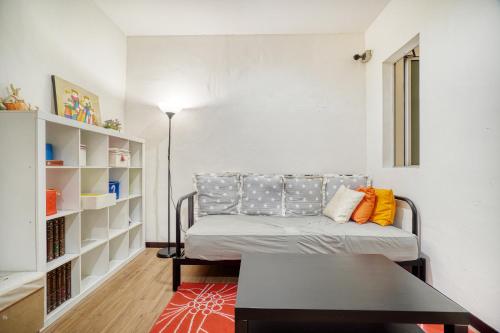 a living room with a couch and a table at Snooze Hotel in Brinchang