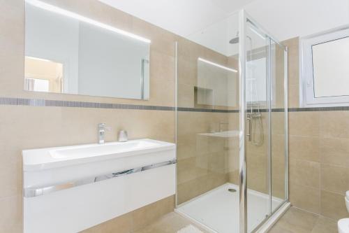 Apartments with parking space Kastel Novi, Kastela - 22702