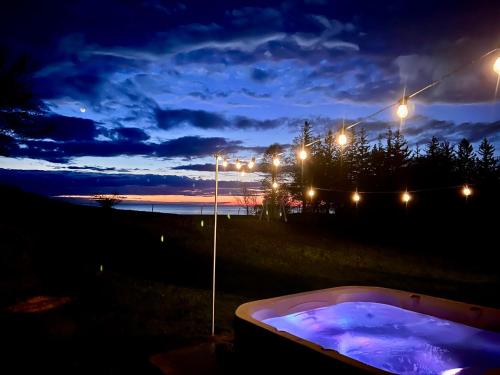 Imagine din galeria proprietății Brand New 5-Bedroom Lake Michigan Home + Hot Tub! în Ludington