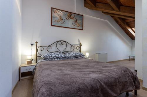 Katil atau katil-katil dalam bilik di Dante's SkyLoft - Appartamento loft Novara STAZIONE