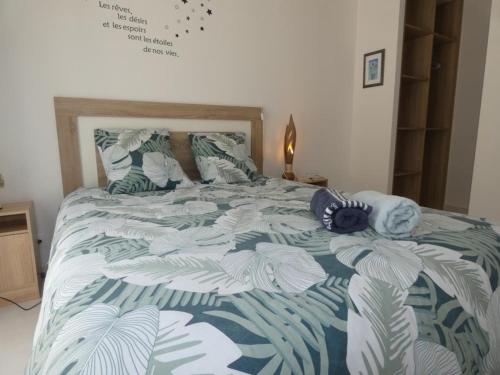 Photo de la galerie de l'établissement Maison Neuve à Notre-Dame-de-Monts : 3 Chambres, Terrasse et Jardin Clôturé, Proche Forêt - FR-1-540-285, à Notre-Dame-de-Monts