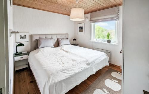 Gulta vai gultas numurā naktsmītnē Beautiful Home In Borgholm With Wifi