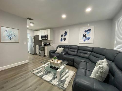 a living room with a black couch and a table at Rachaels Upscale 3 bedrooms Luxury Home in Fort Lauderdale