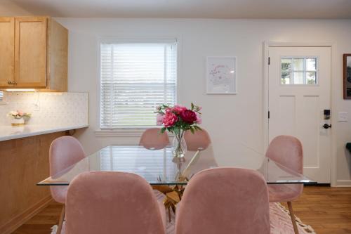 Gambar di galeri bagi Taylor Swift Eras Inspired Home-10 min to Broadway di Nashville
