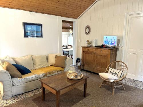 Photo de la galerie de l'établissement Maison de Vacances Avec Wifi, Terrasse et Parking, à 300m de la Plage de la Parée - FR-1-224A-66, à Bretignolles-sur-Mer